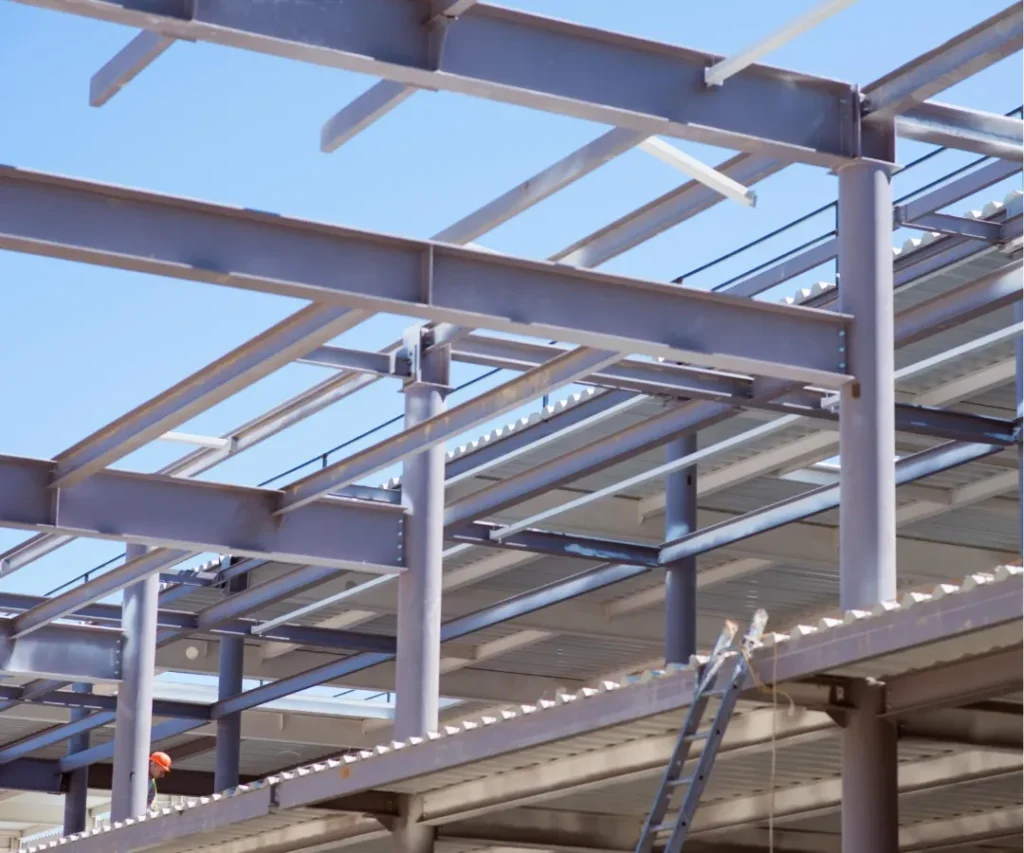 structura metalica din grinzi si stalpi metalici fabricati prin indoirea de table groase cu abkant